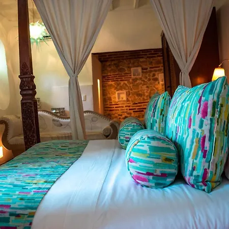 Aguamarina Boutique (adults Only)
